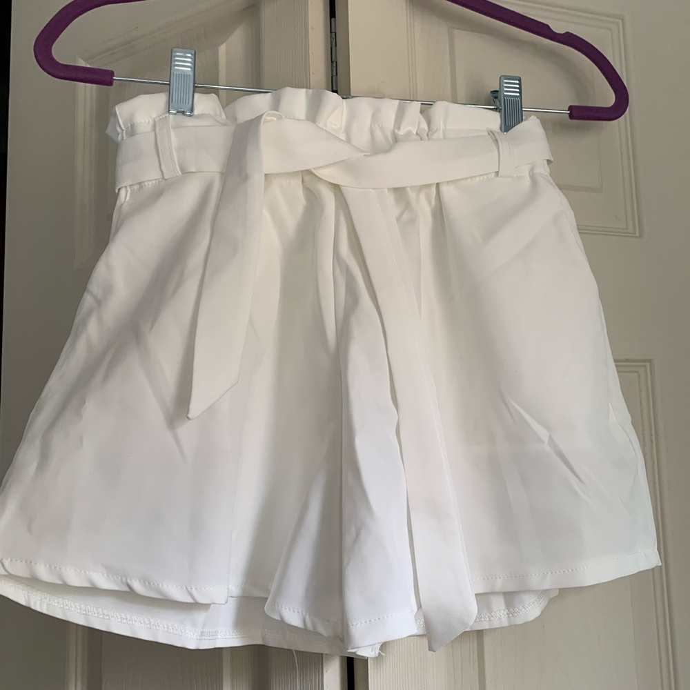 Never worn white paper bag shorts 🤍